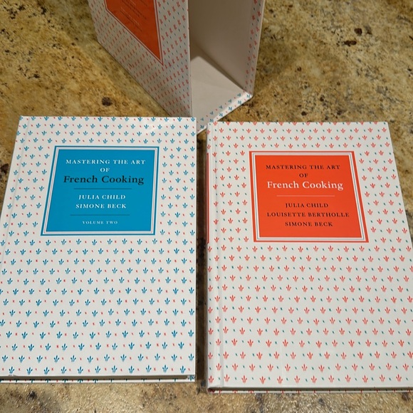 Mastering the Art of French Cooking Volume 1 & 2 box set Julia Child - Picture 3 of 3